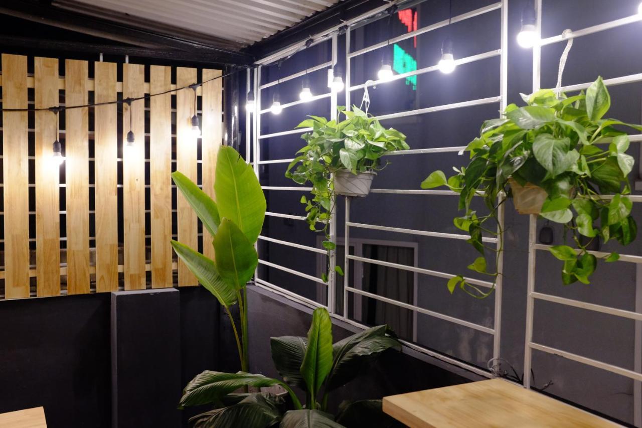 The Autumn Homestel Hanoi Exterior photo